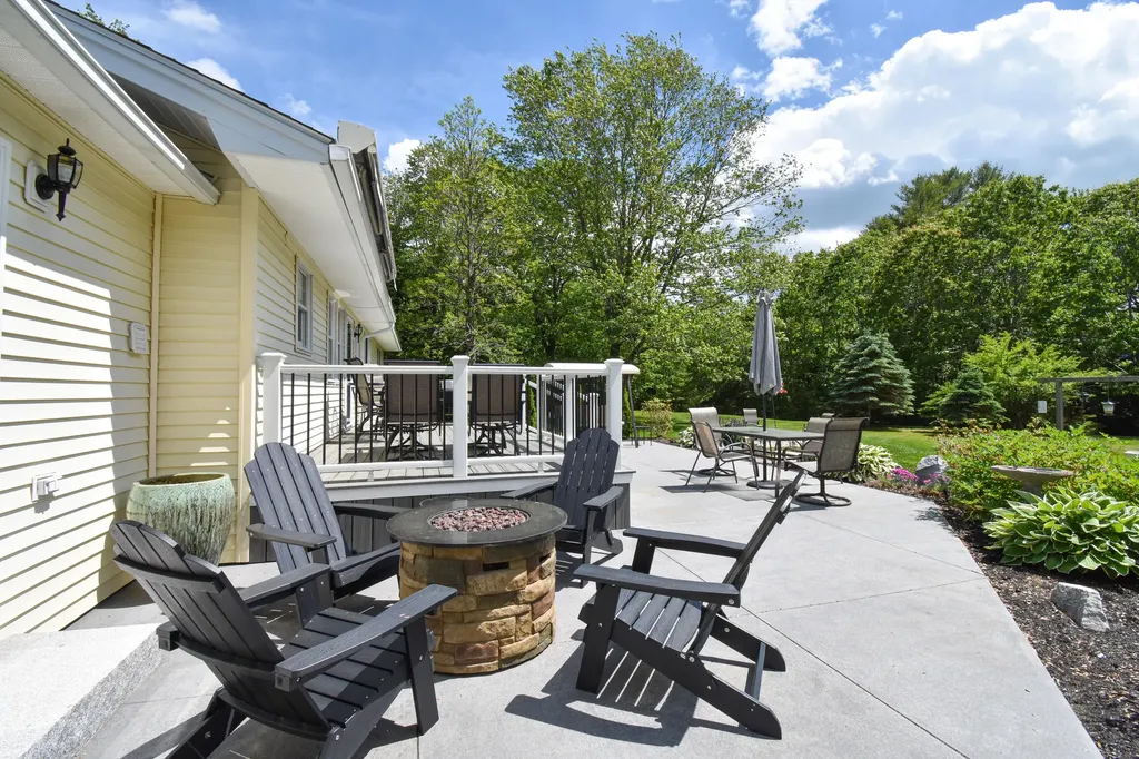 332 Lewiston Road Topsham ME 04086