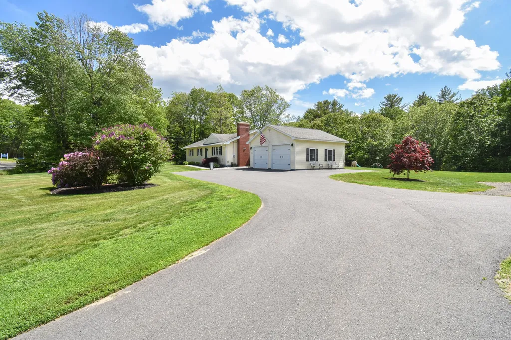 332 Lewiston Road Topsham ME 04086
