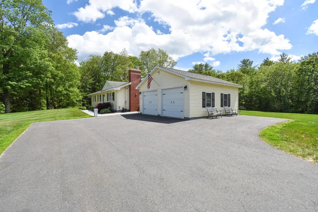 332 Lewiston Road Topsham ME 04086