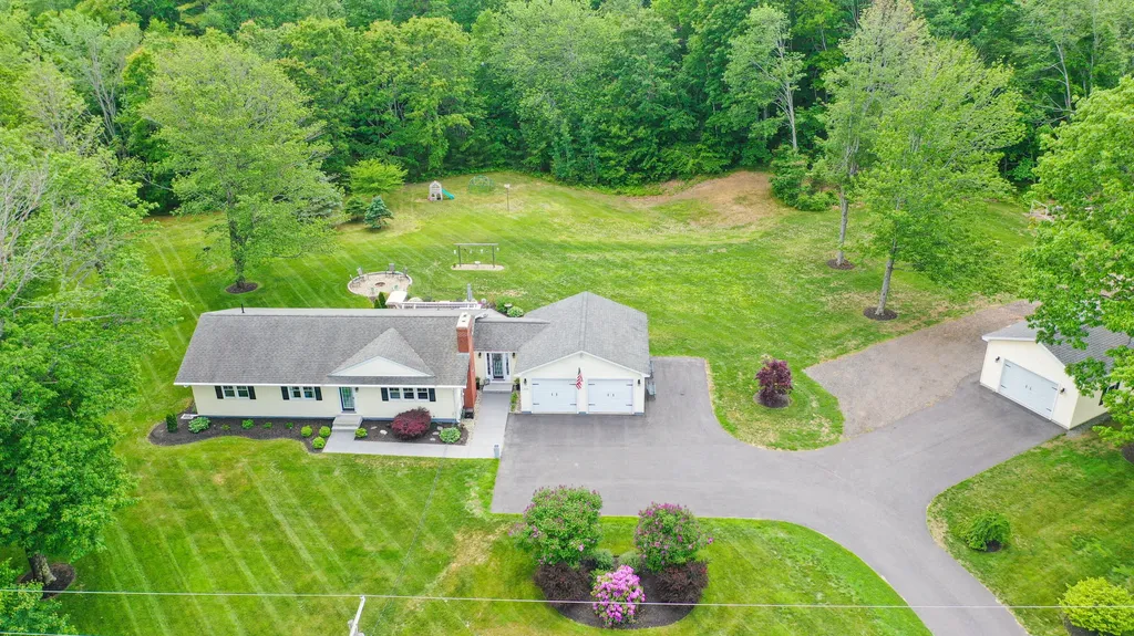 332 Lewiston Road Topsham ME 04086