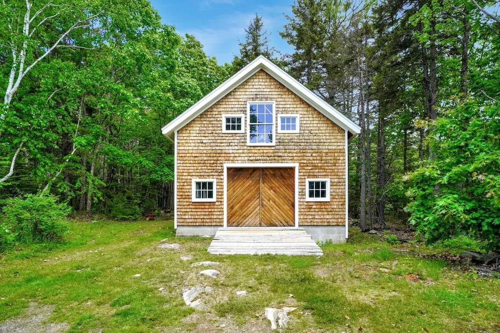 82 Flying Point Road Freeport ME 04032