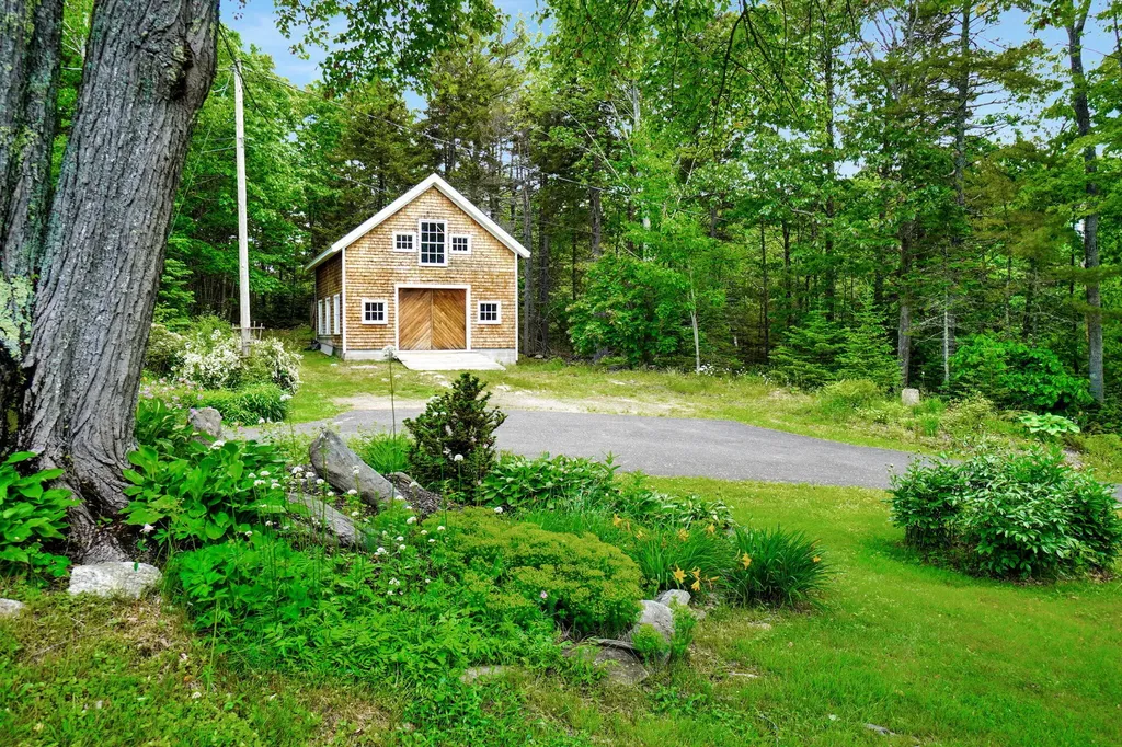 82 Flying Point Road Freeport ME 04032