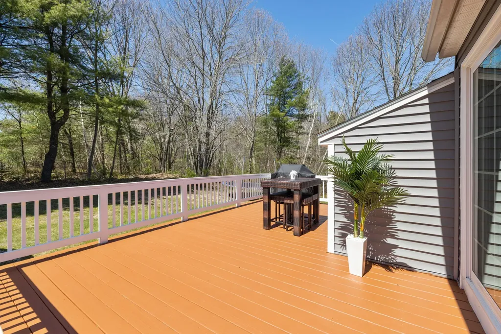 32 Woodside Drive Kennebunk ME 04043