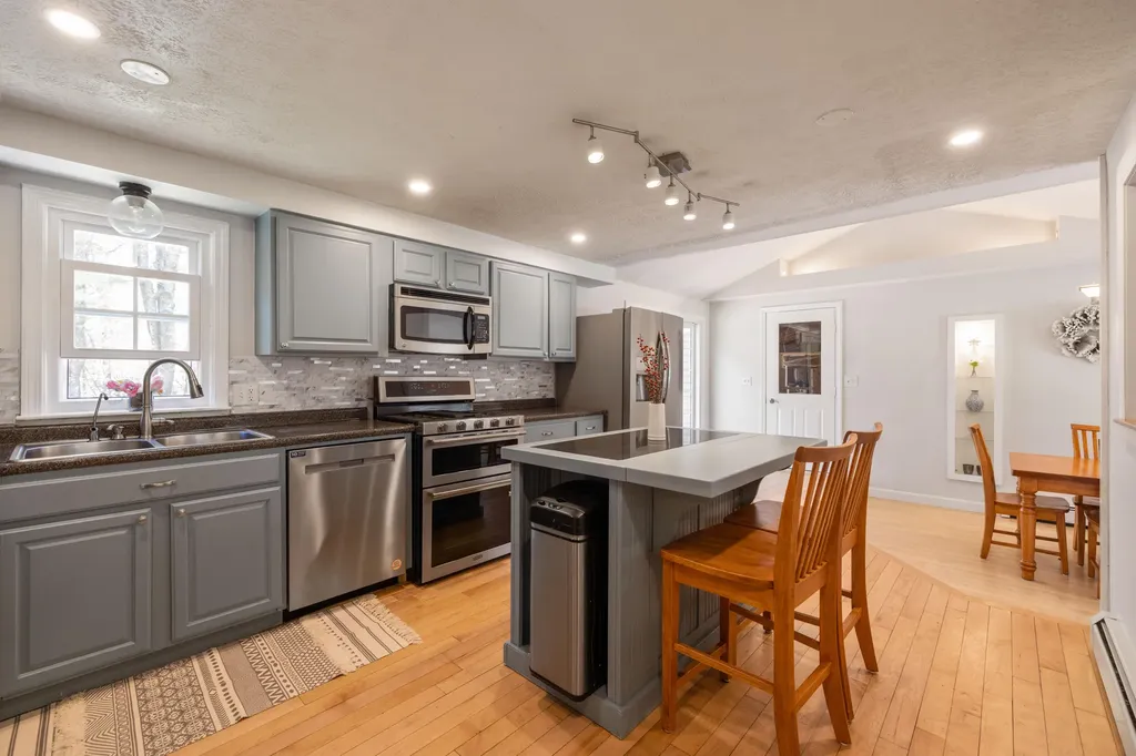 32 Woodside Drive Kennebunk ME 04043