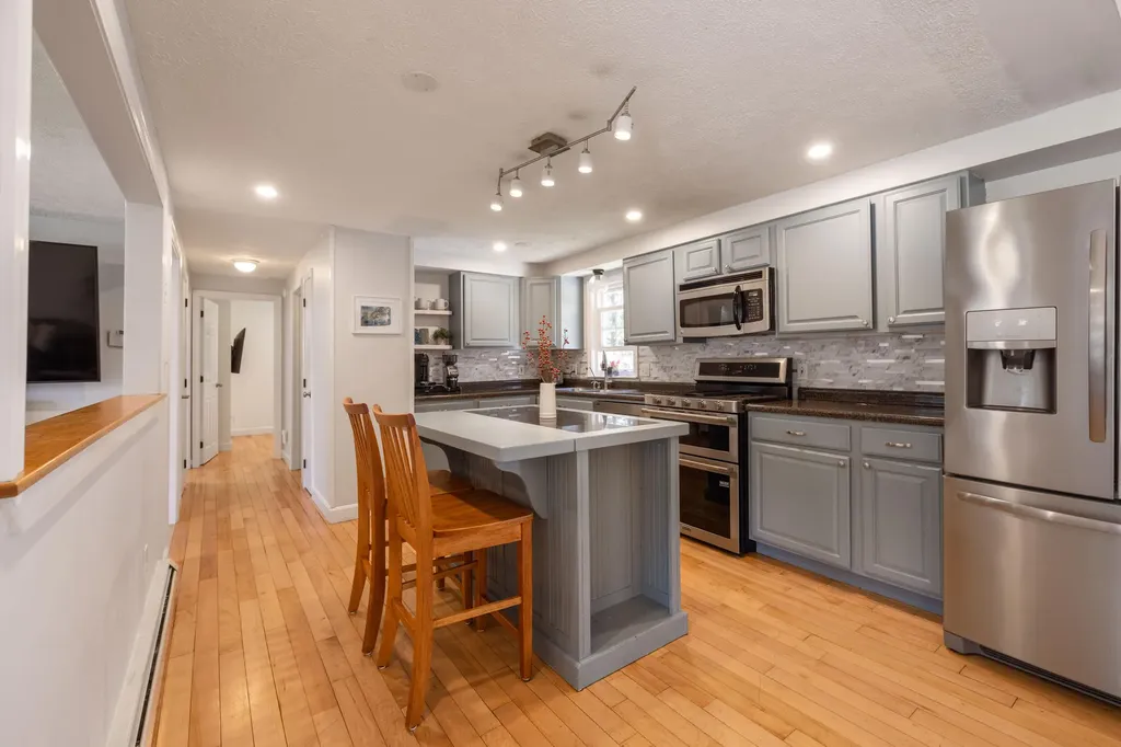 32 Woodside Drive Kennebunk ME 04043