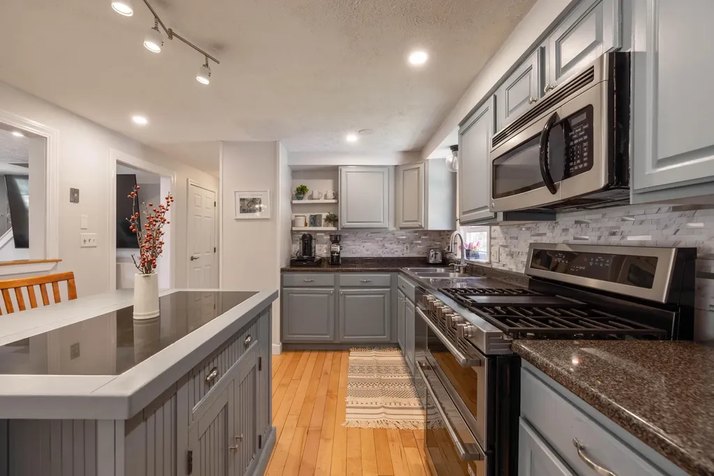 32 Woodside Drive Kennebunk ME 04043
