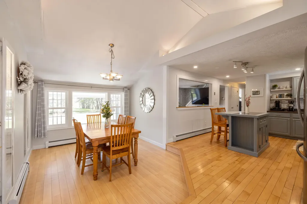 32 Woodside Drive Kennebunk ME 04043