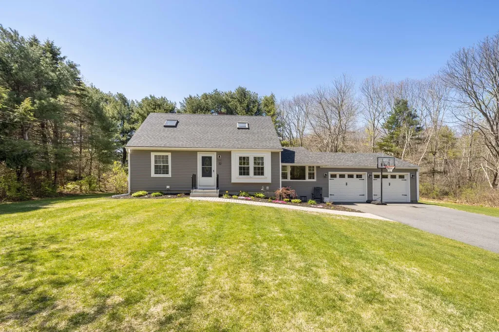 32 Woodside Drive Kennebunk ME 04043