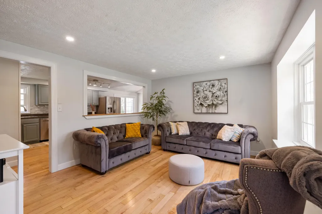 32 Woodside Drive Kennebunk ME 04043
