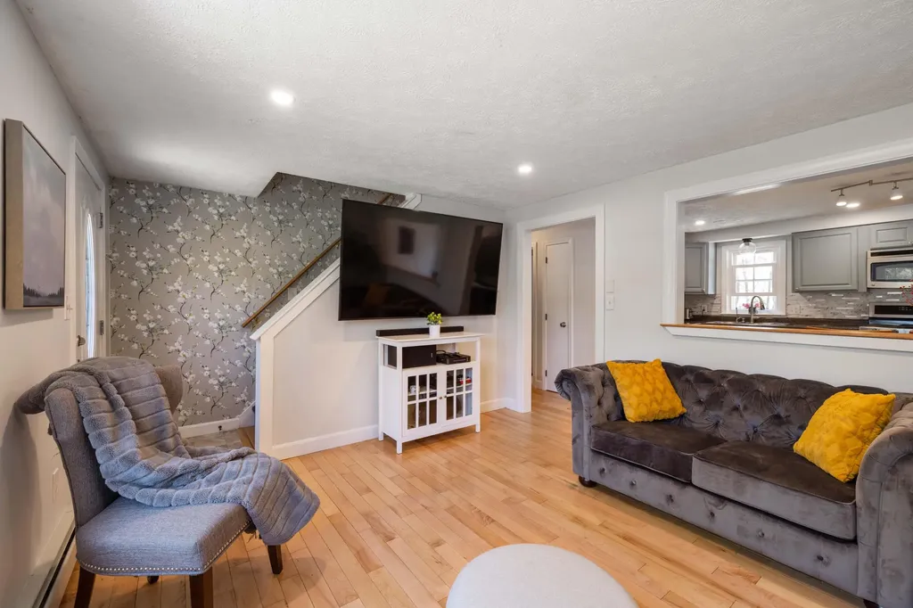 32 Woodside Drive Kennebunk ME 04043