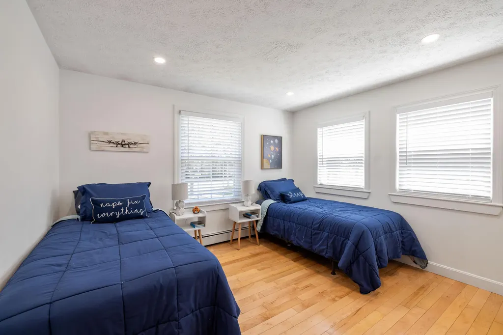 32 Woodside Drive Kennebunk ME 04043