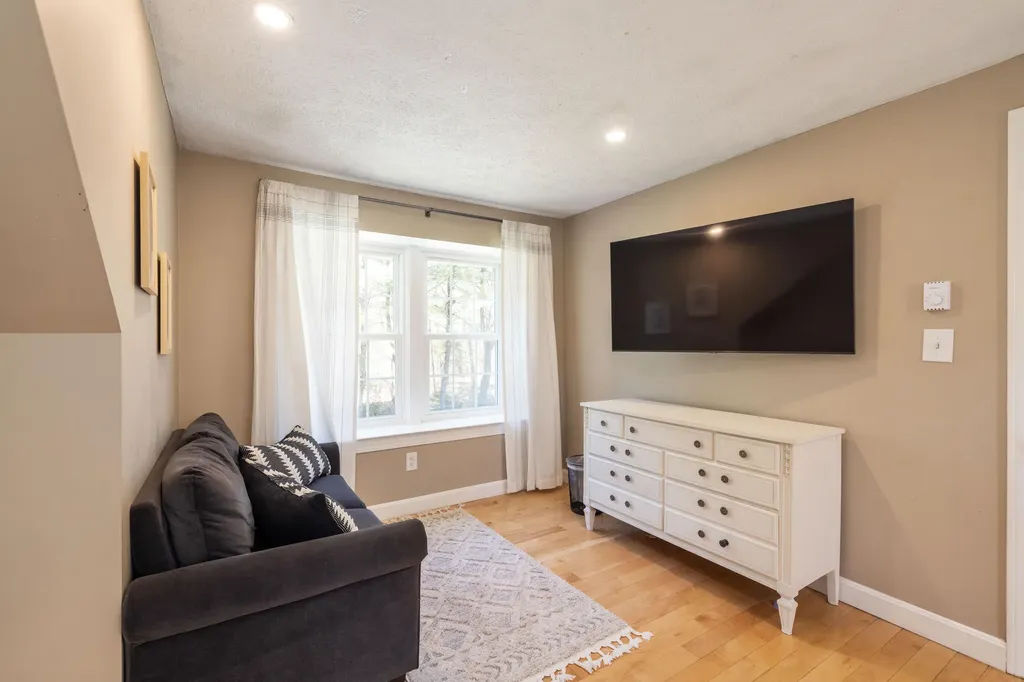 32 Woodside Drive Kennebunk ME 04043