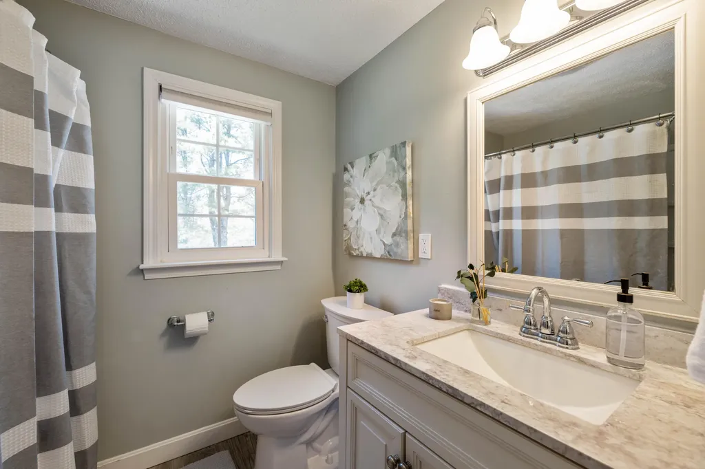32 Woodside Drive Kennebunk ME 04043