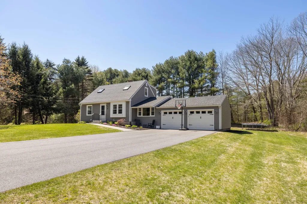 32 Woodside Drive Kennebunk ME 04043