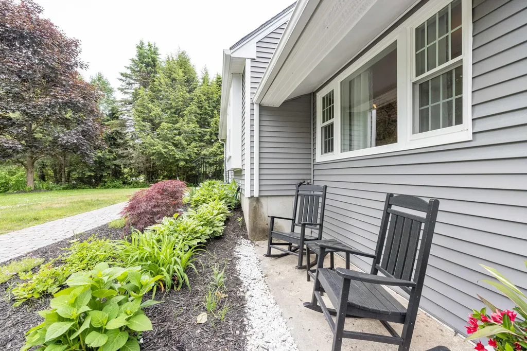 32 Woodside Drive Kennebunk ME 04043