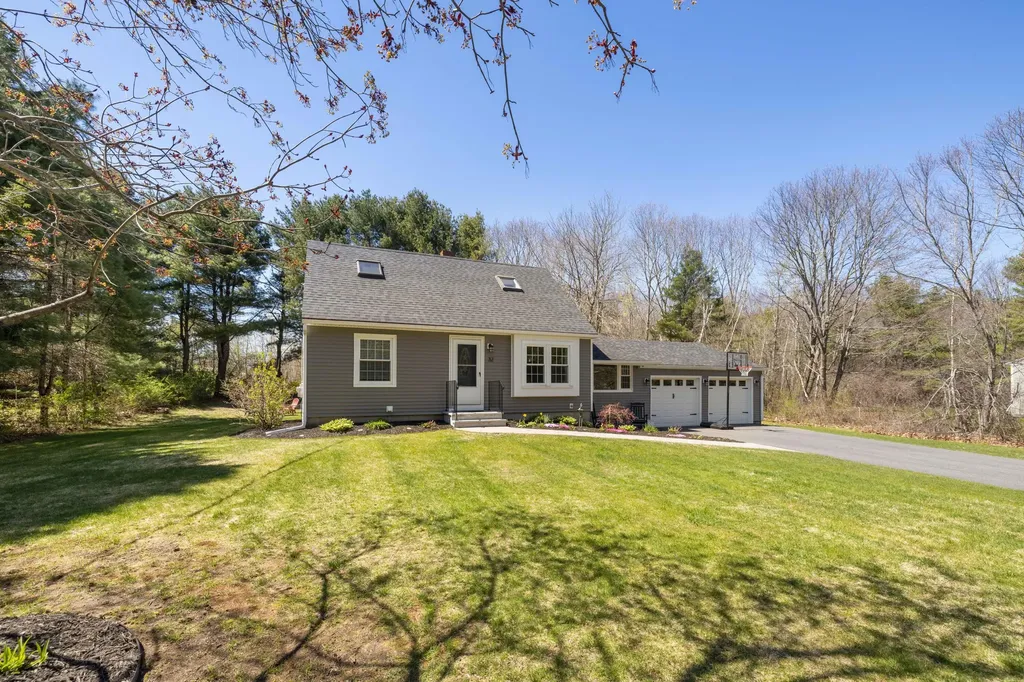 32 Woodside Drive Kennebunk ME 04043