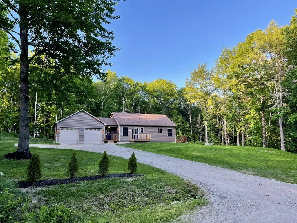 698 Middle Road Dresden ME 04342