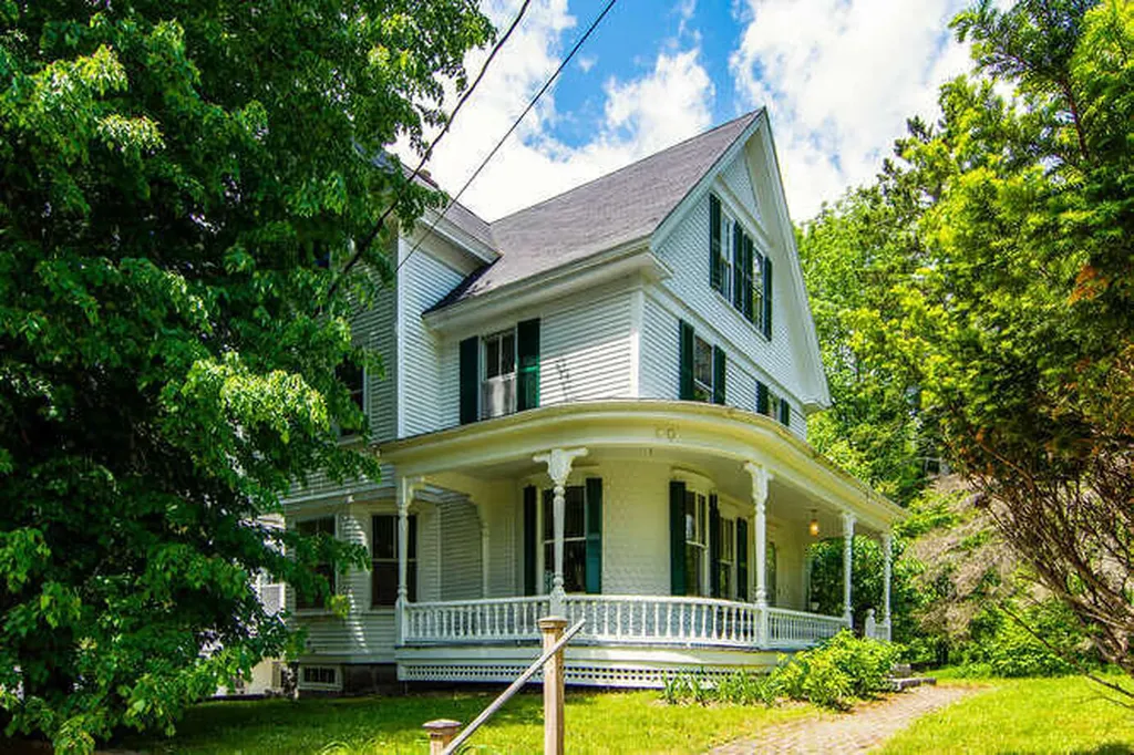 90 Pleasant Street Blue Hill ME 04614