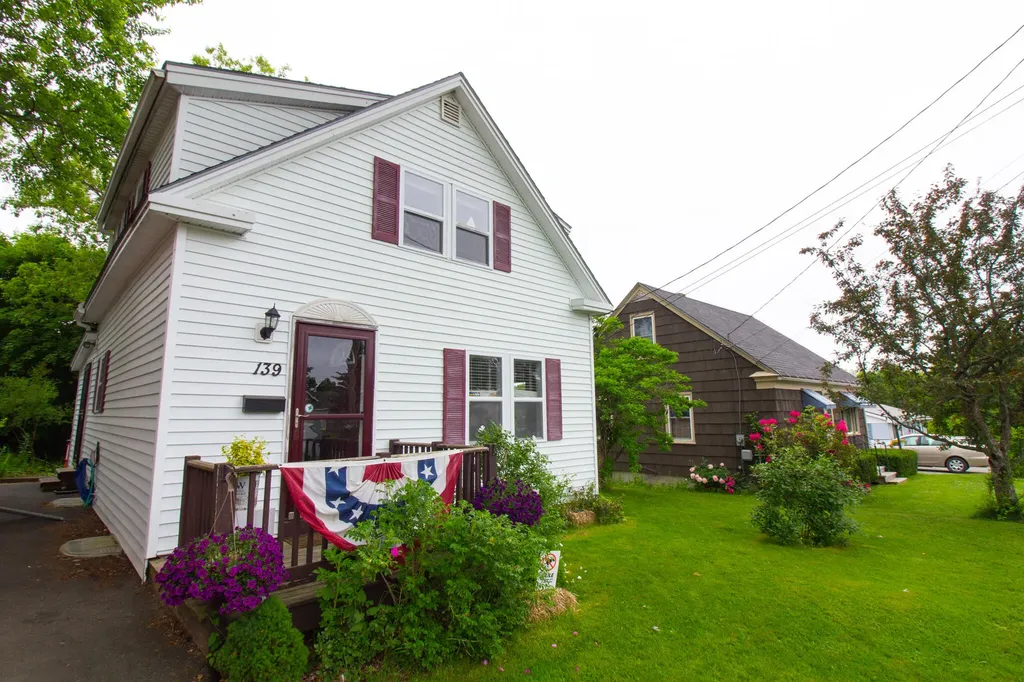 139 Chamberlain Street Brewer ME 04412