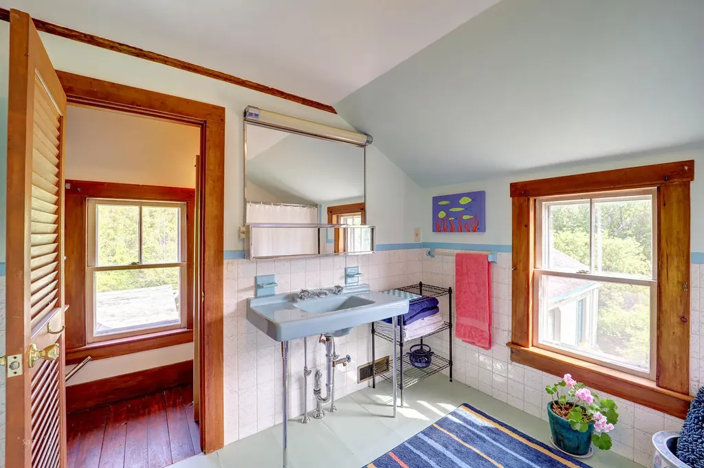 831 Reach Road Brooklin ME 04616