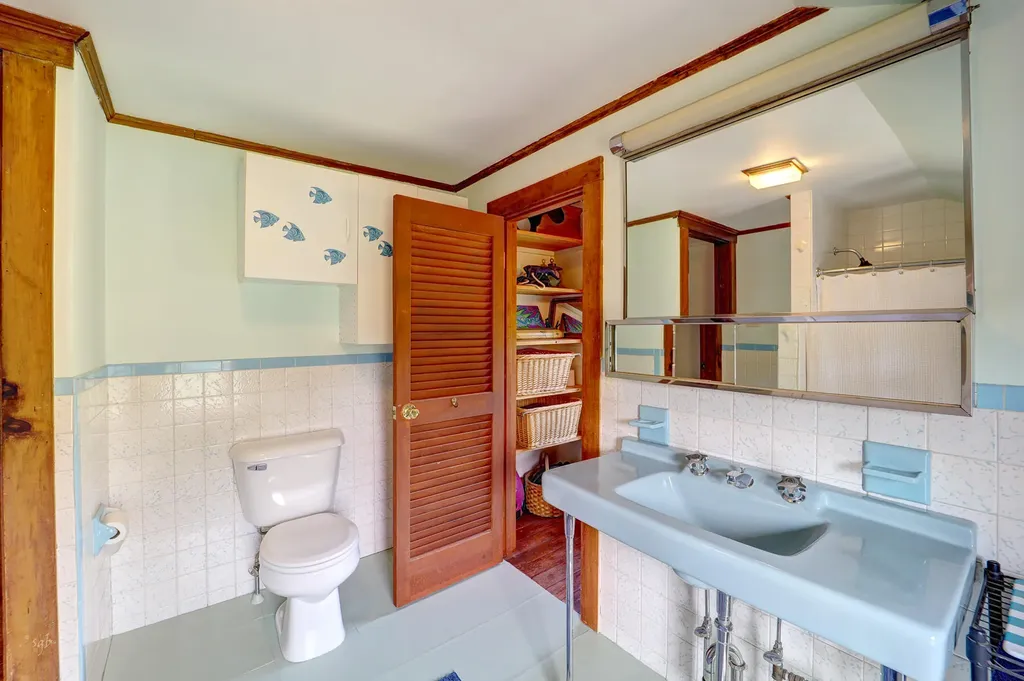 831 Reach Road Brooklin ME 04616