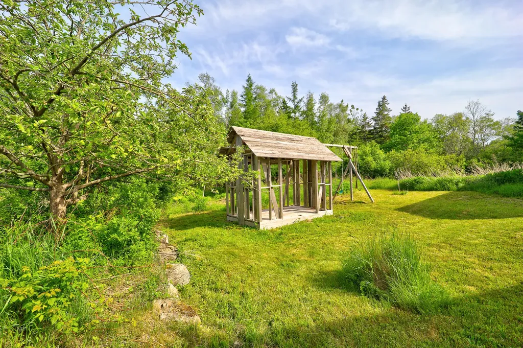 831 Reach Road Brooklin ME 04616
