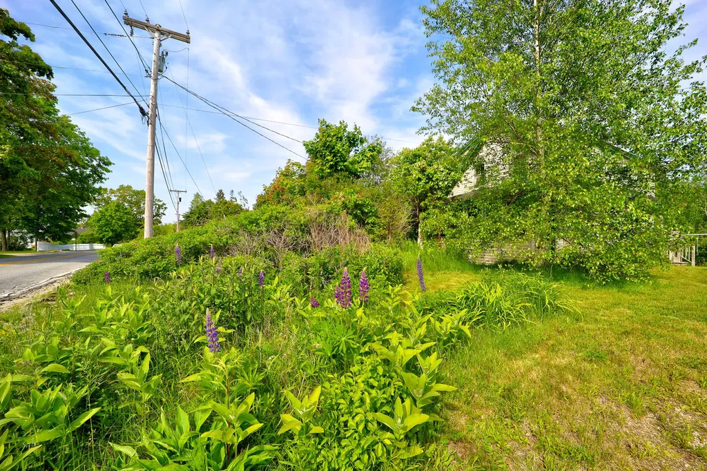 831 Reach Road Brooklin ME 04616