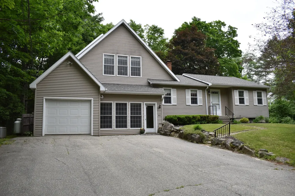 48 Old Winthrop Road Wayne ME 04284