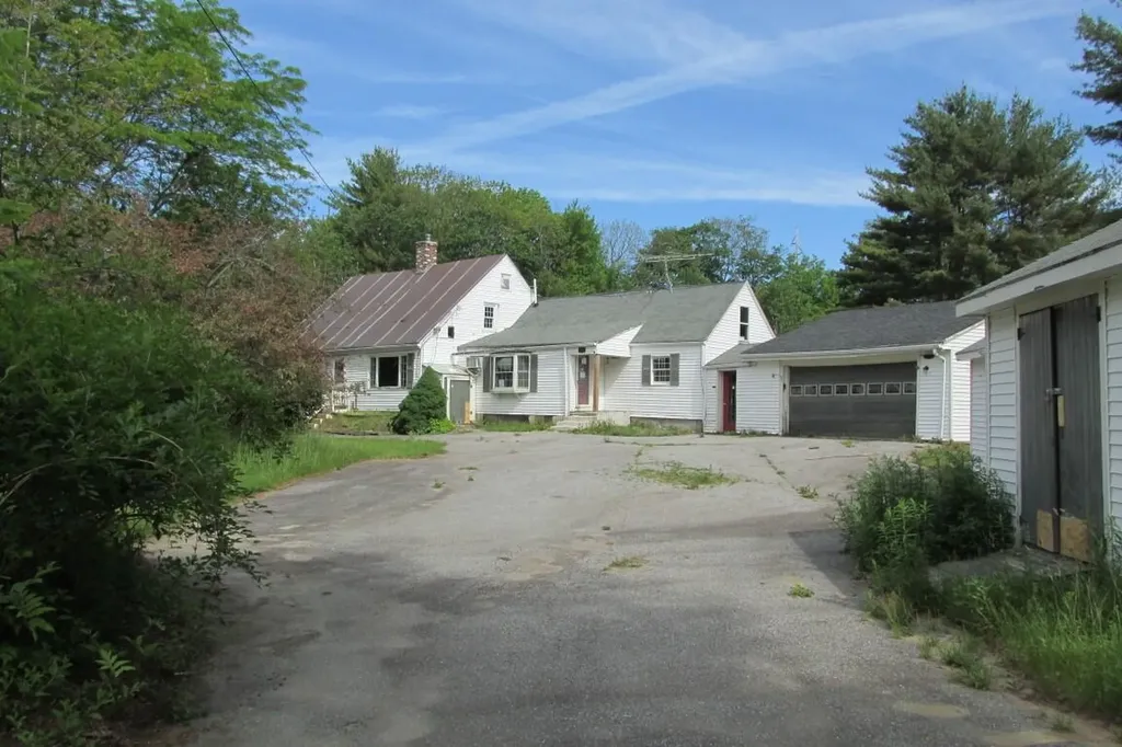 4 Galina Lane Lewiston ME 04240