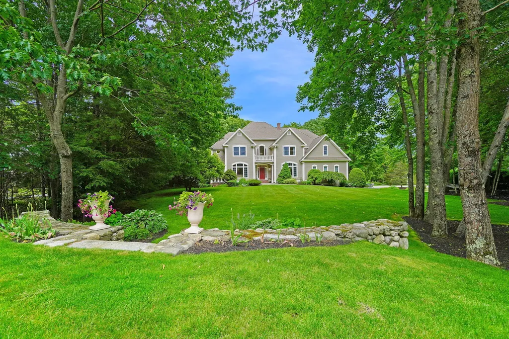 2 Spruce Lane Falmouth ME 04105