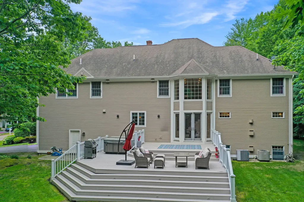 2 Spruce Lane Falmouth ME 04105
