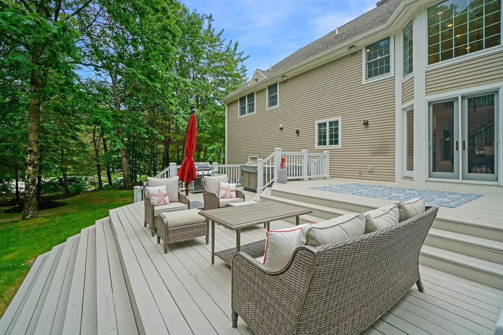 2 Spruce Lane Falmouth ME 04105