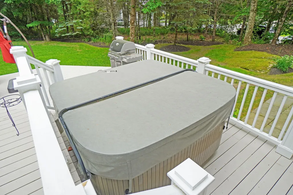 2 Spruce Lane Falmouth ME 04105