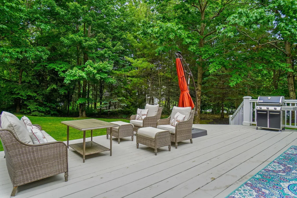 2 Spruce Lane Falmouth ME 04105
