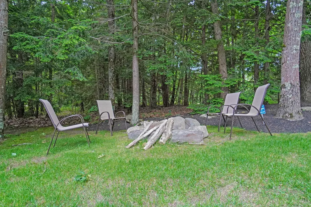 2 Spruce Lane Falmouth ME 04105