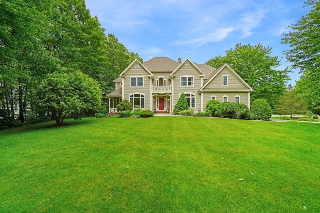 2 Spruce Lane Falmouth ME 04105