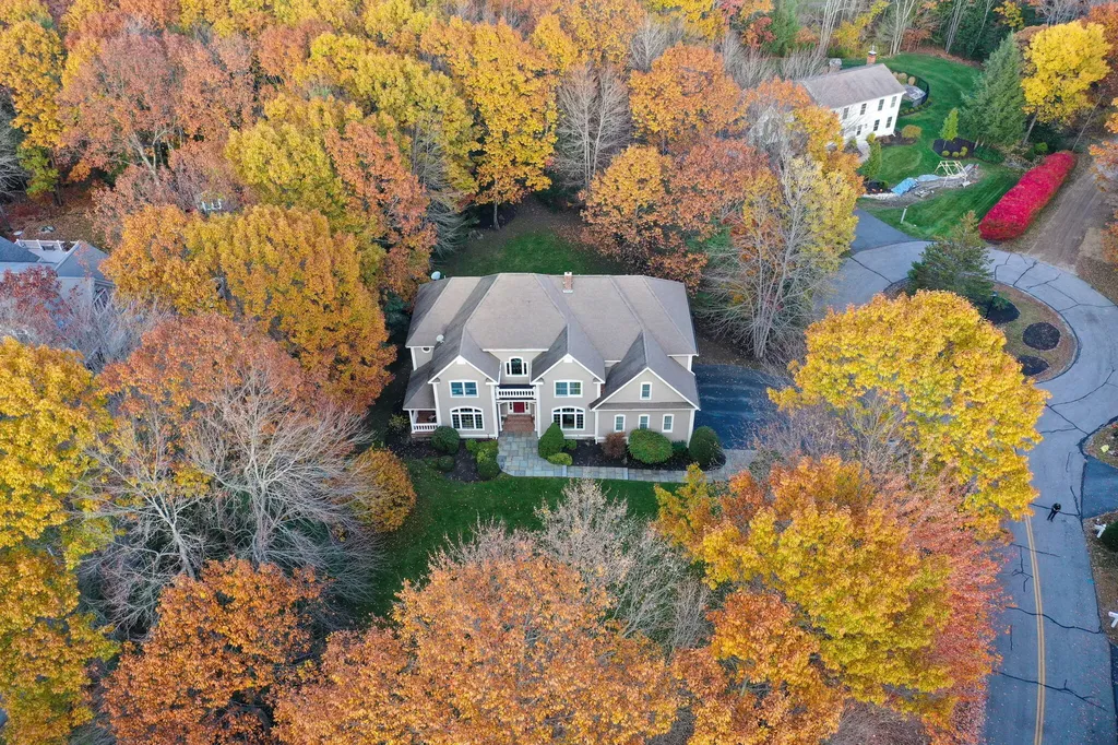 2 Spruce Lane Falmouth ME 04105