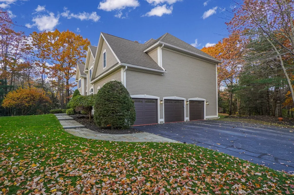 2 Spruce Lane Falmouth ME 04105