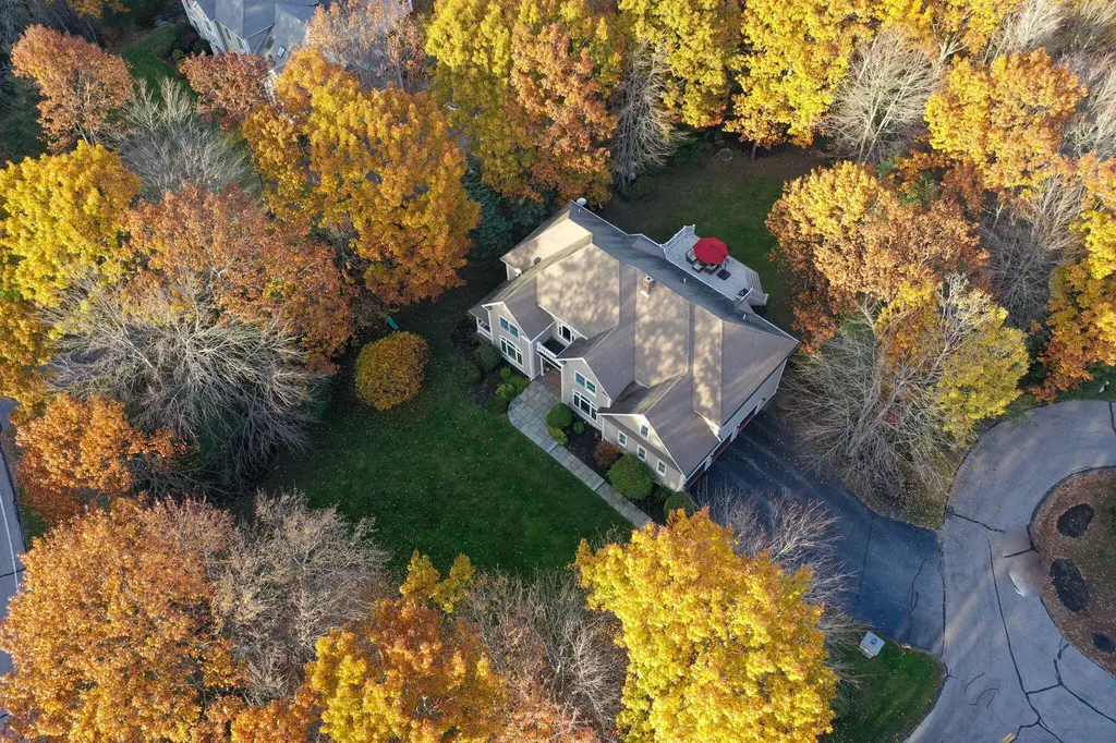 2 Spruce Lane Falmouth ME 04105