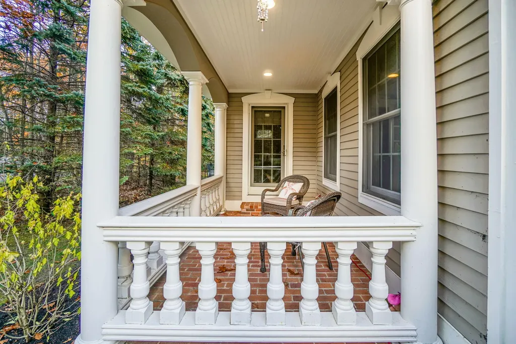 2 Spruce Lane Falmouth ME 04105