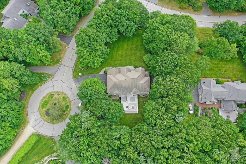2 Spruce Lane Falmouth ME 04105