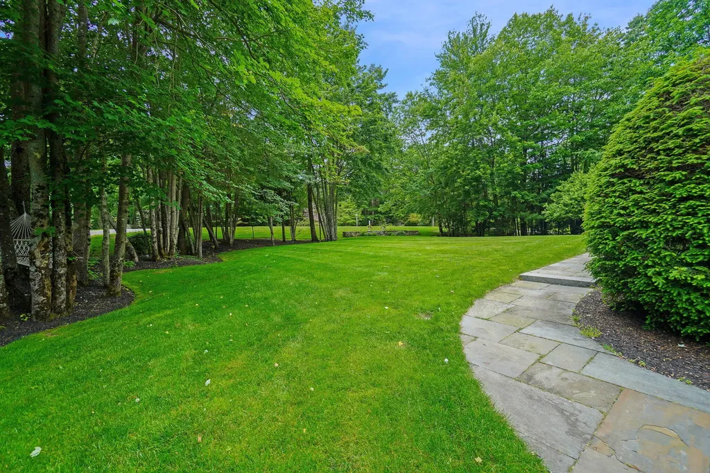 2 Spruce Lane Falmouth ME 04105