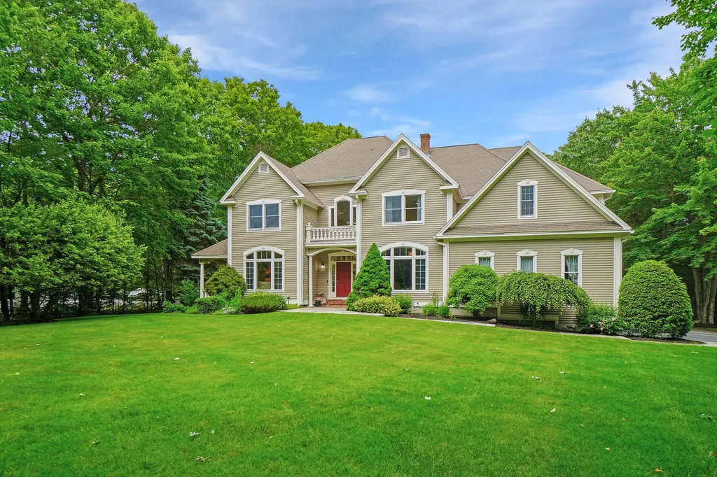 2 Spruce Lane Falmouth ME 04105