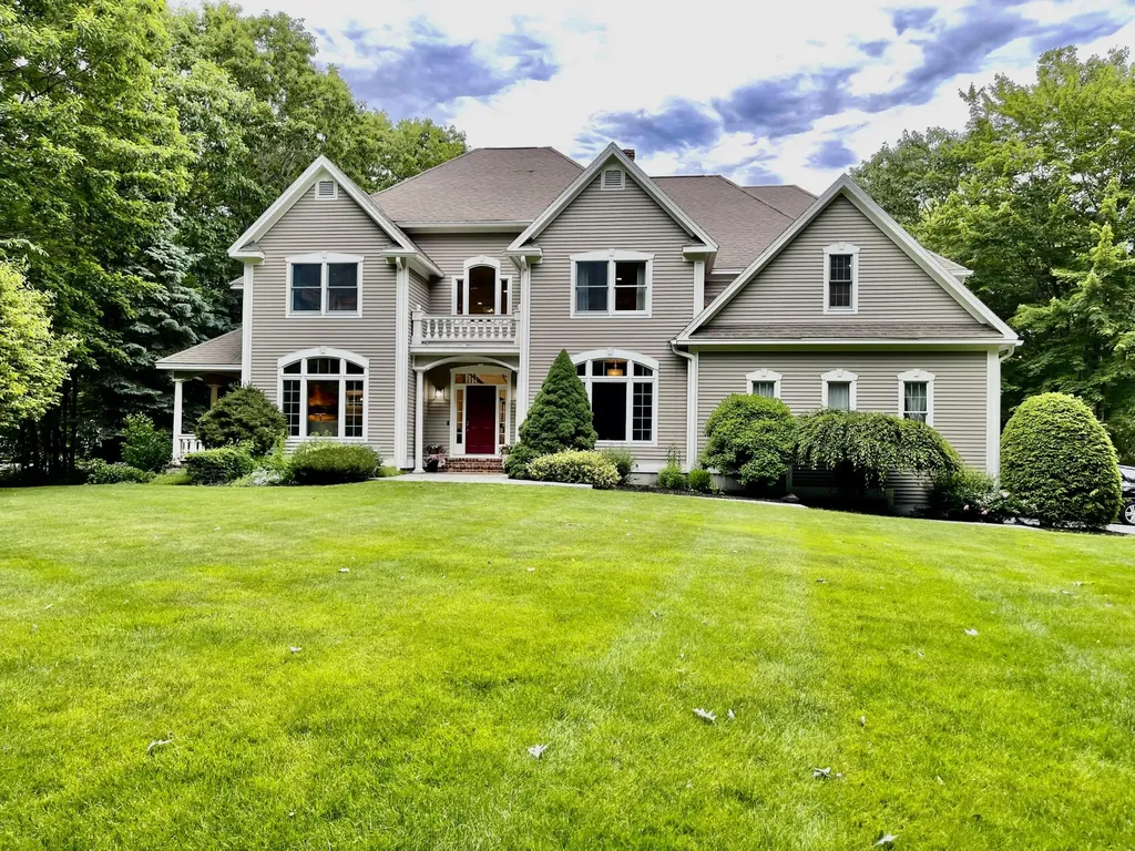 2 Spruce Lane Falmouth ME 04105