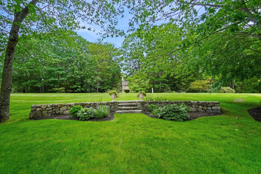 2 Spruce Lane Falmouth ME 04105