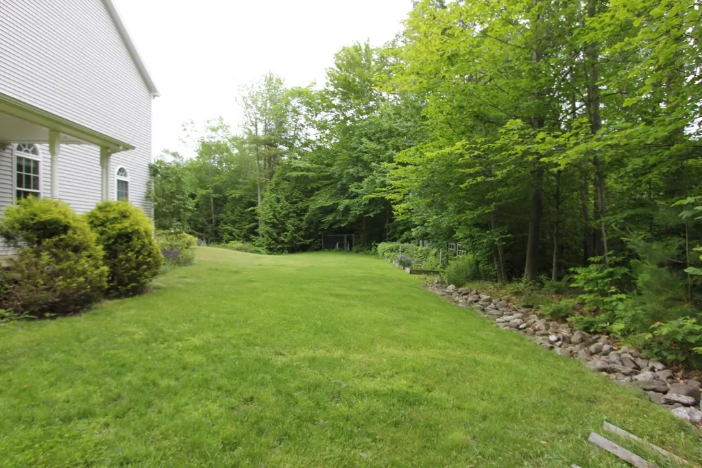 19 Simeon Road Minot ME 04258