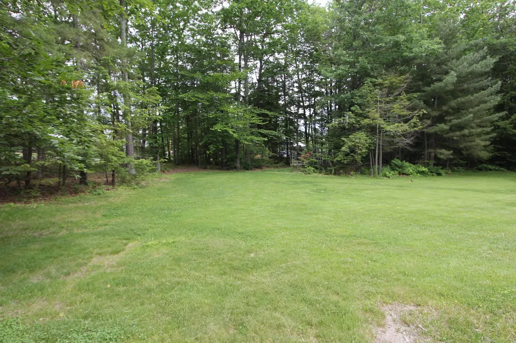 19 Simeon Road Minot ME 04258