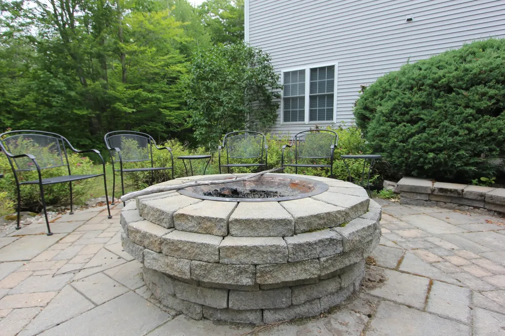 19 Simeon Road Minot ME 04258