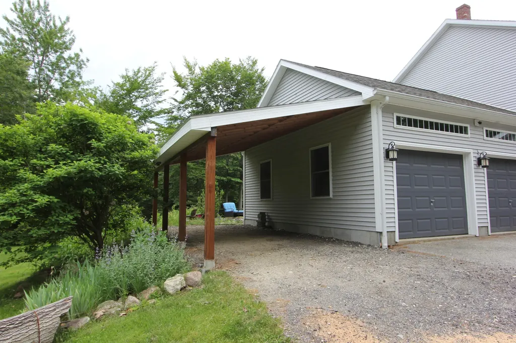 19 Simeon Road Minot ME 04258