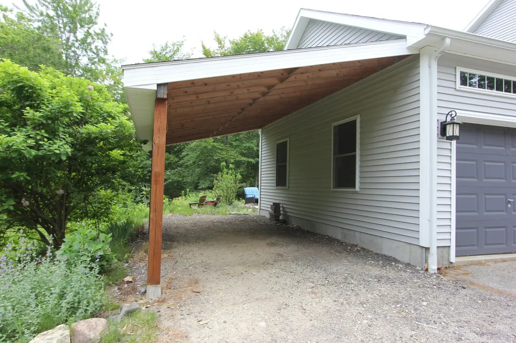 19 Simeon Road Minot ME 04258